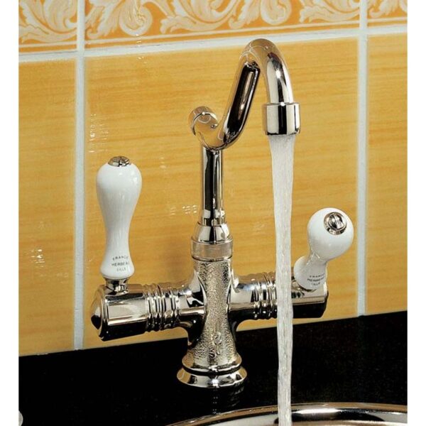 Namur tvättställs eller köksblandare