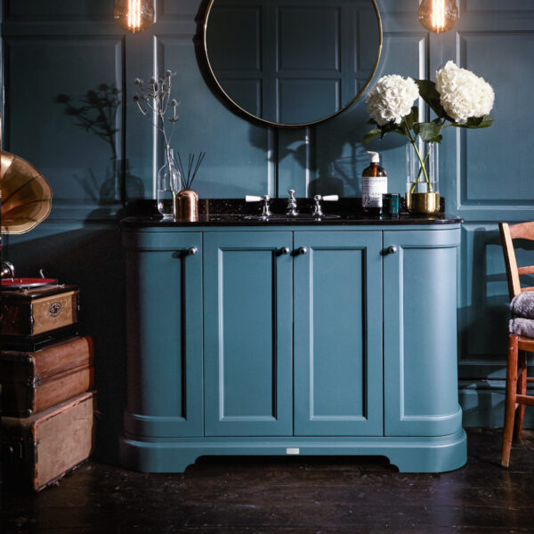 Bayswater 122 cm rundad kommod blå med svart topp