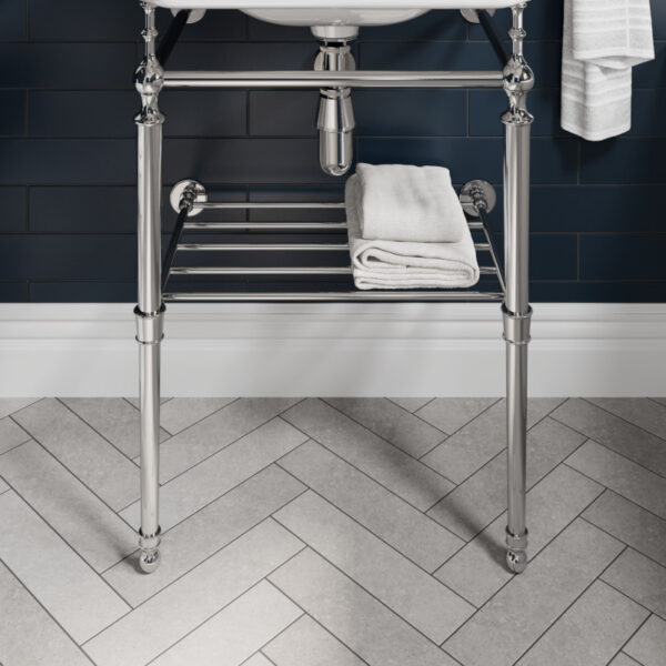 Burlington metallställning med hylla