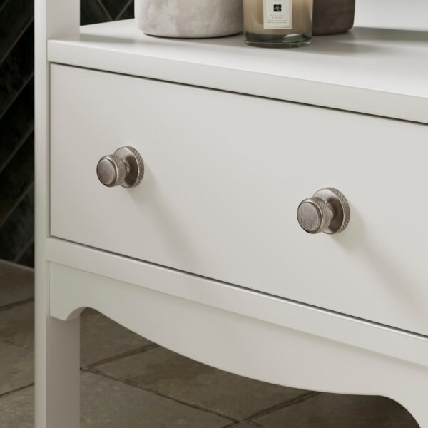 Guild vit möbel detalj